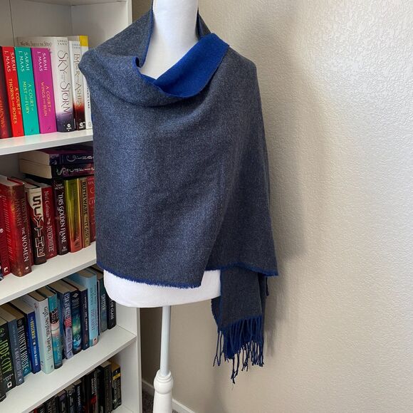 NWT RADLEY LONDON Gray and Blue Dog Pattern Fringe Scarf - Picture 3 of 10